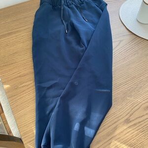 Lululemon on the fly joggers